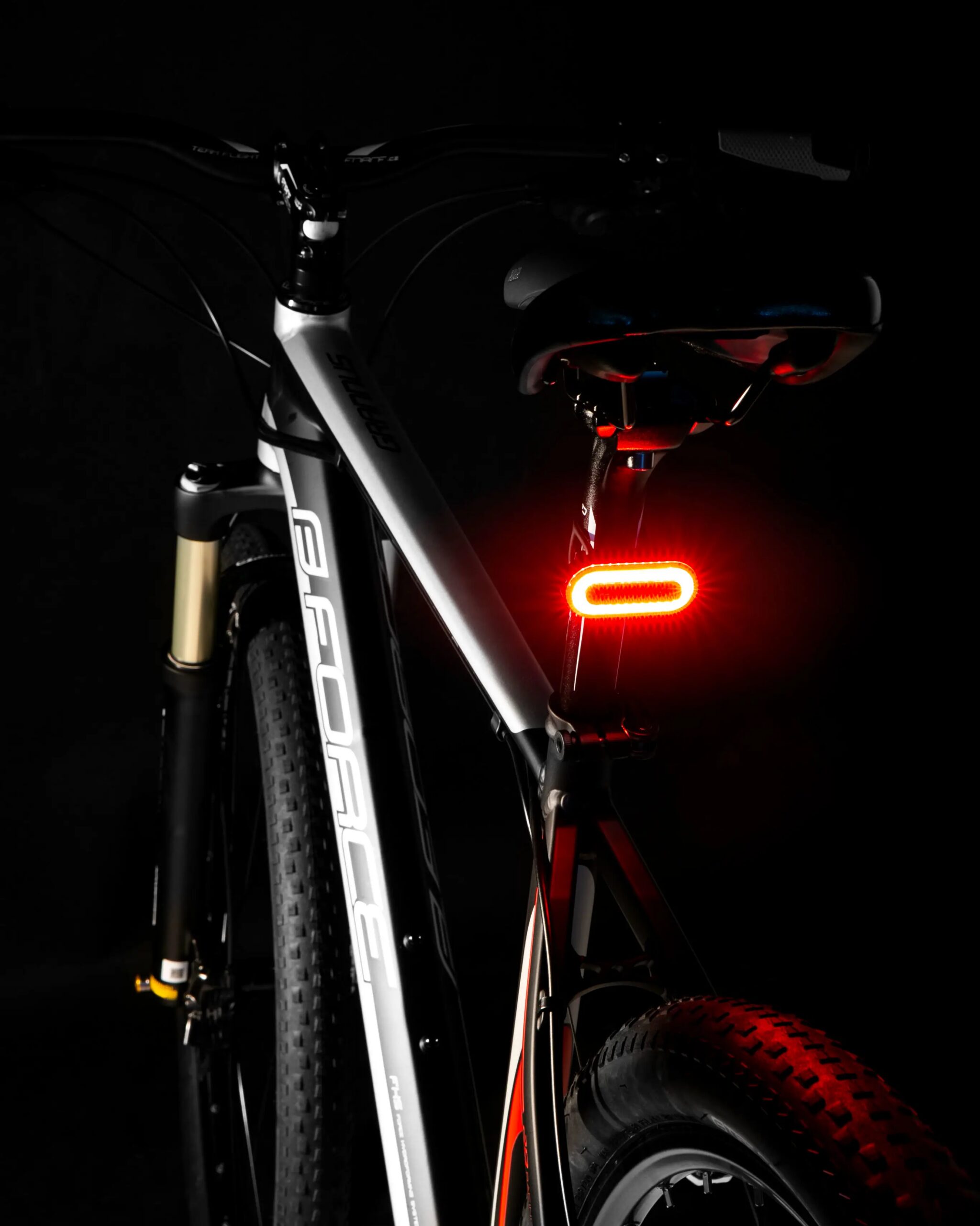 blikačka zadní FORCE ARC 40LM, 30x LED, USB - Obrázek 3