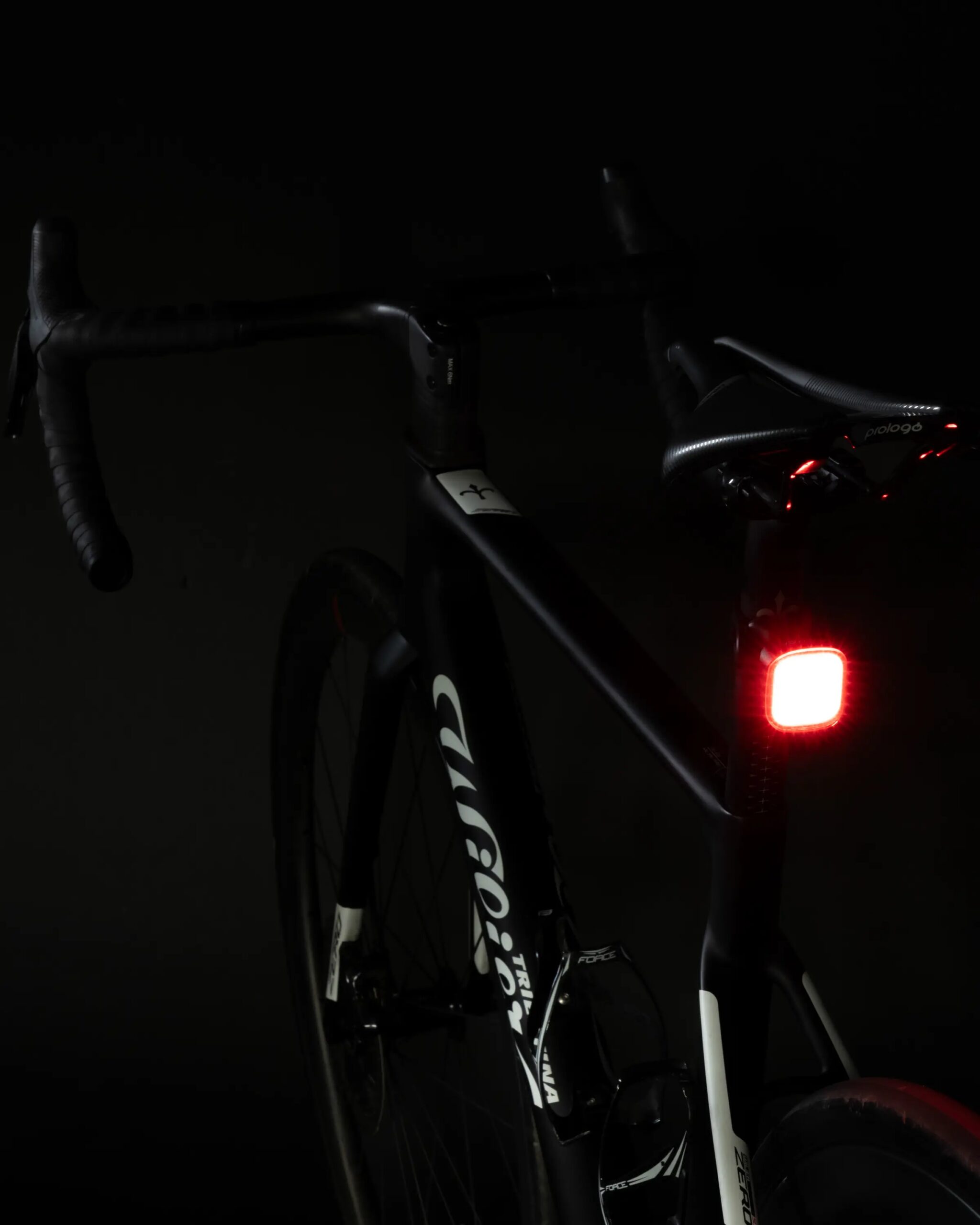 blikačka zadní FORCE COB 2.0 25LM, 36 x LED, USB - Obrázek 3