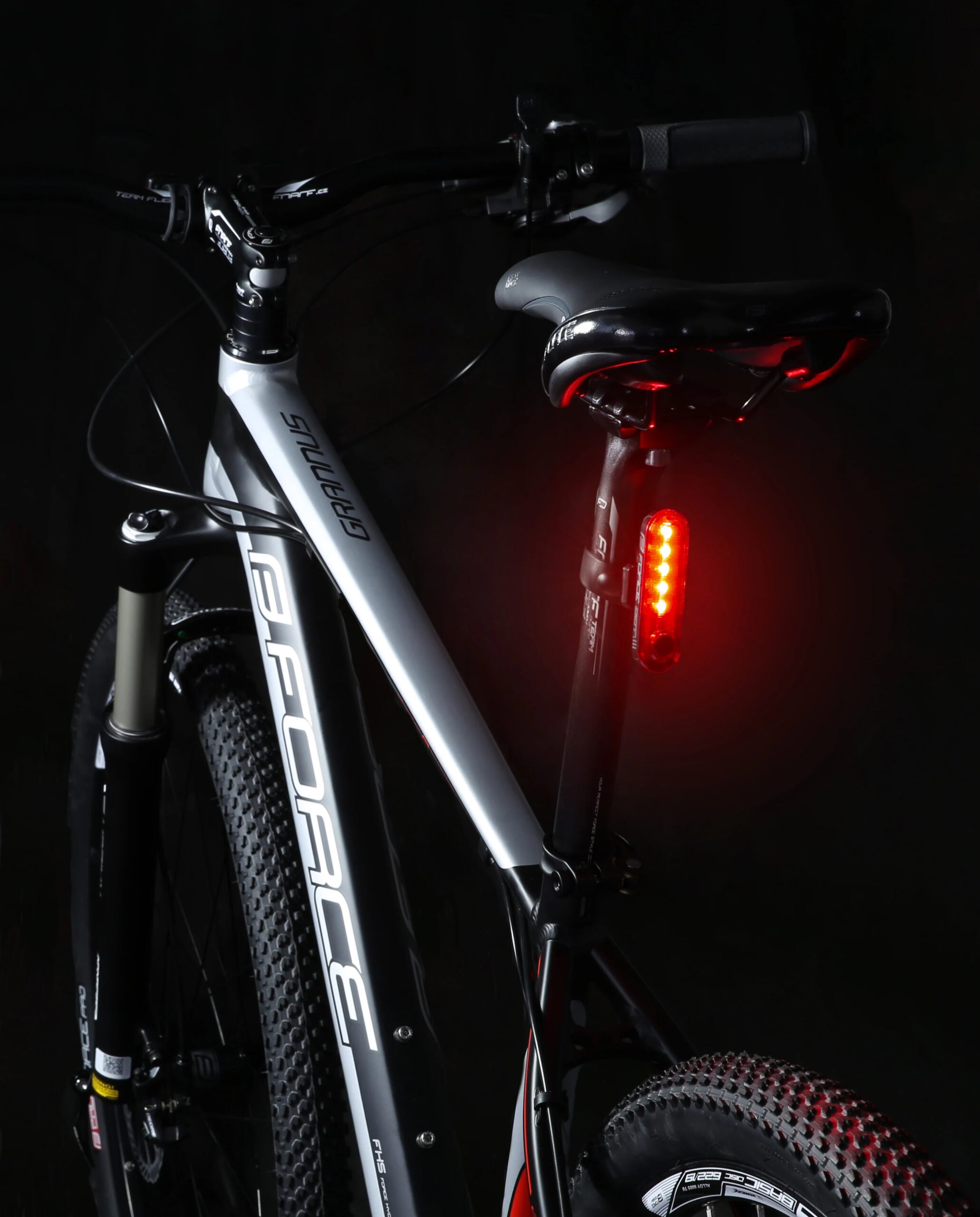 blikačka zadní FORCE DOT 20LM, 5x LED, USB - Obrázek 3