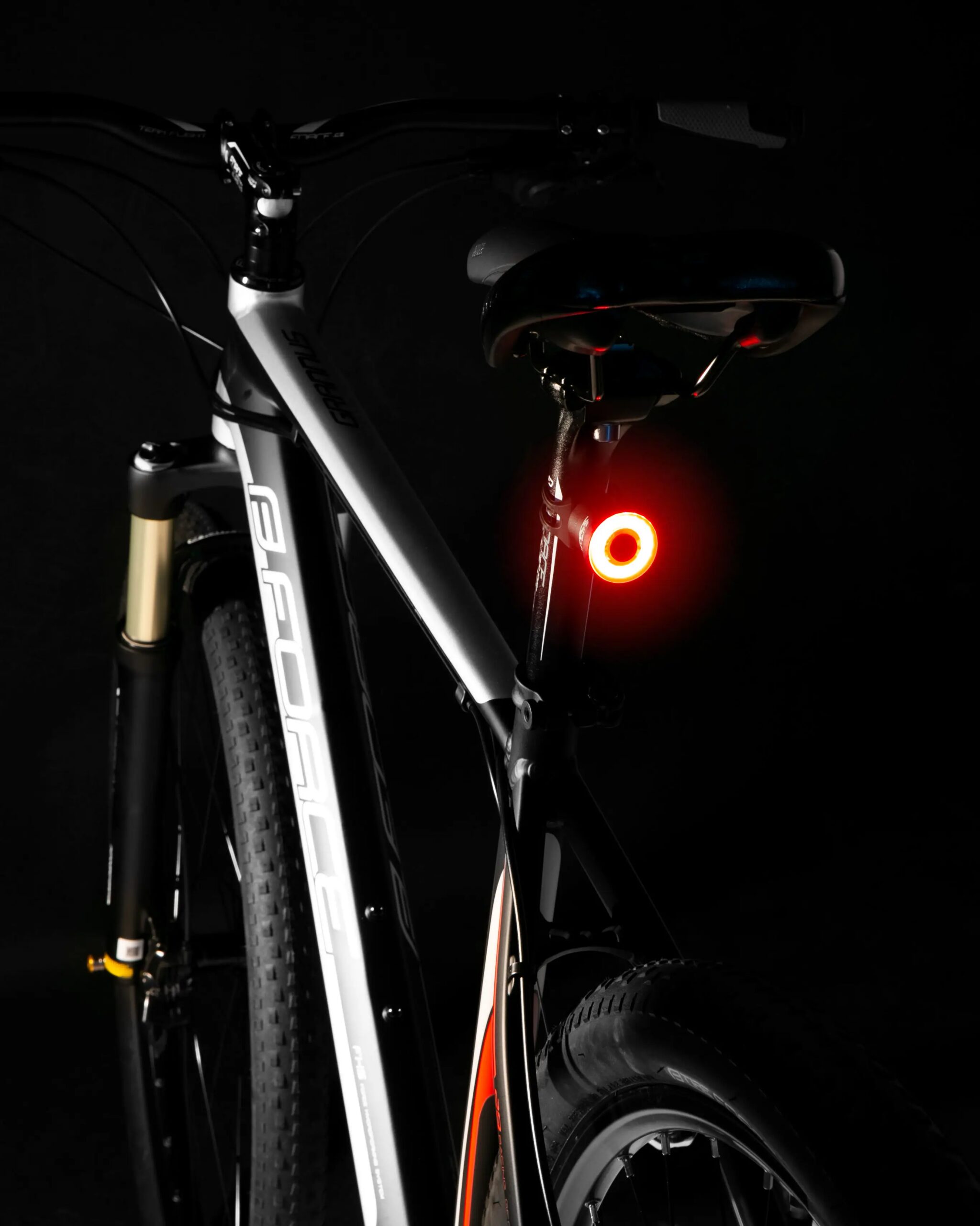 blikačka zadní FORCE GLITZ 20LM, 20x LED, USB - Obrázek 4