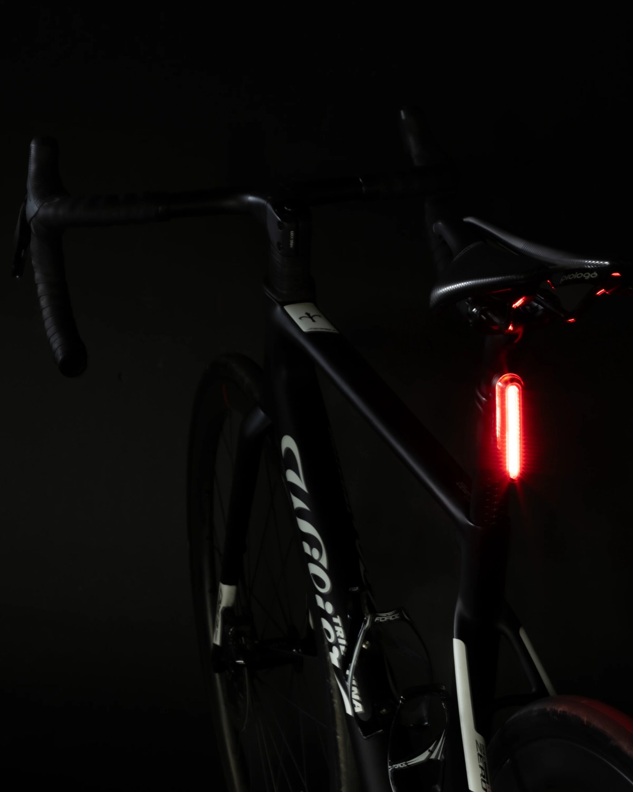 blikačka zadní FORCE SKATO 20LM, 20 x LED, USB - Obrázek 3