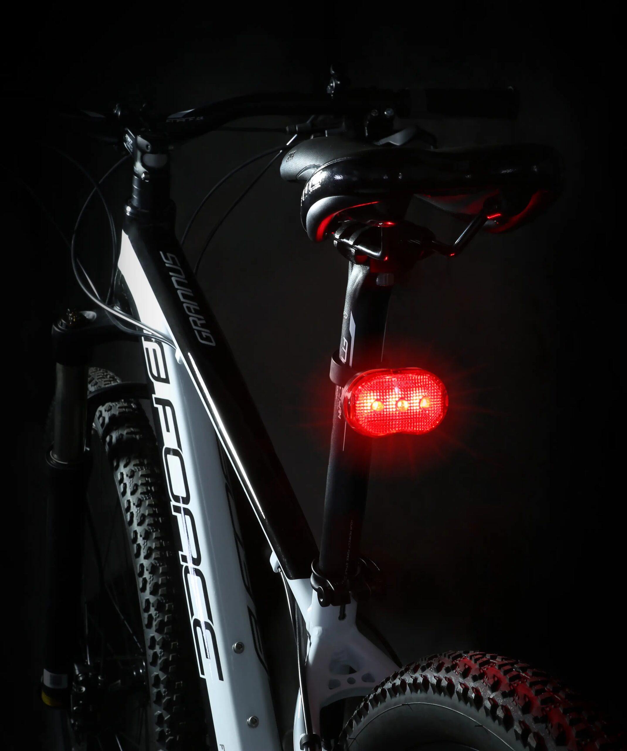 blikačka zadní FORCE TRI 3LM 3 LED+ baterie - Obrázek 3