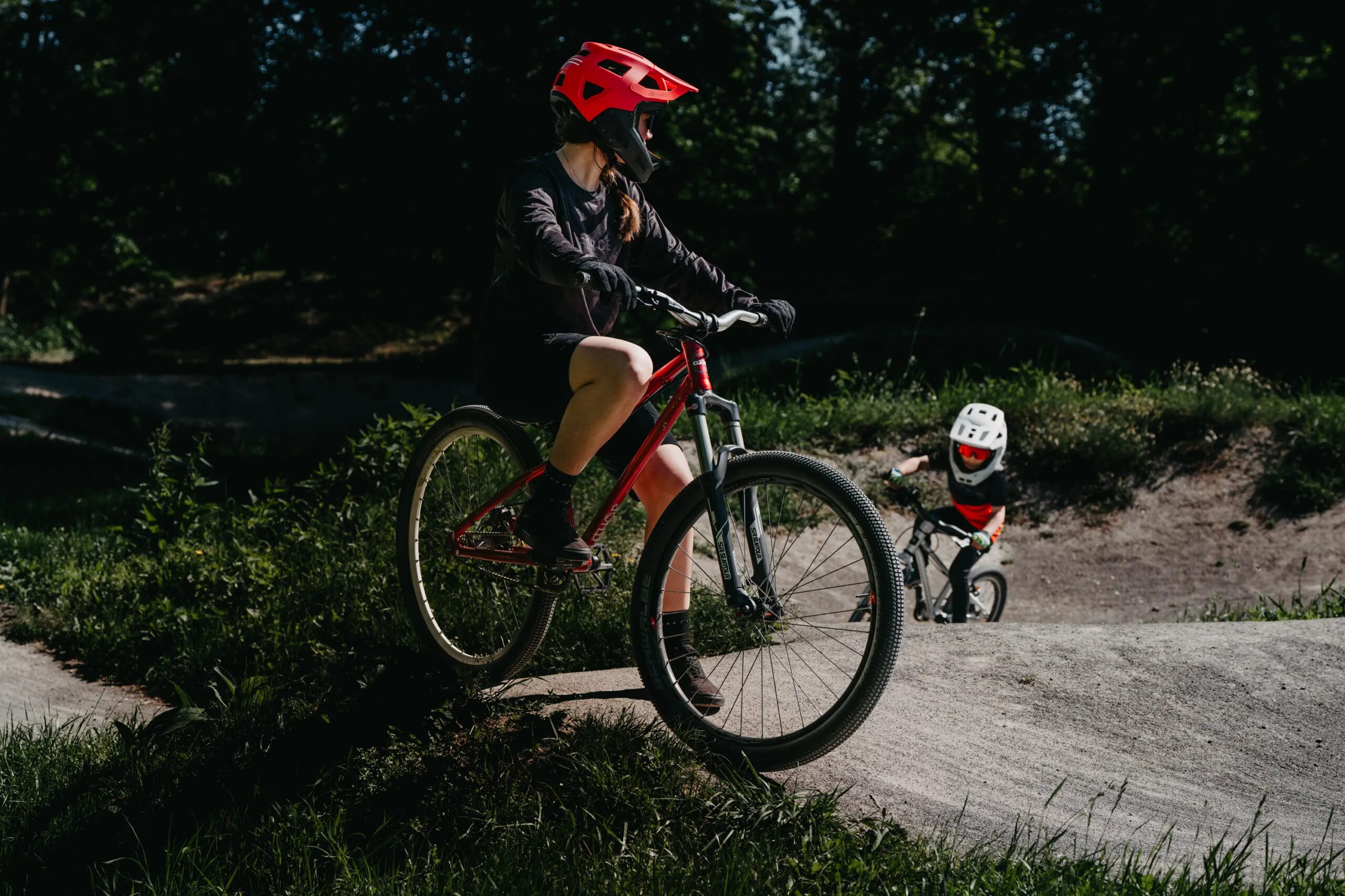 přilba FORCE DROP downhill, červeno-černá L-XL - Obrázek 6