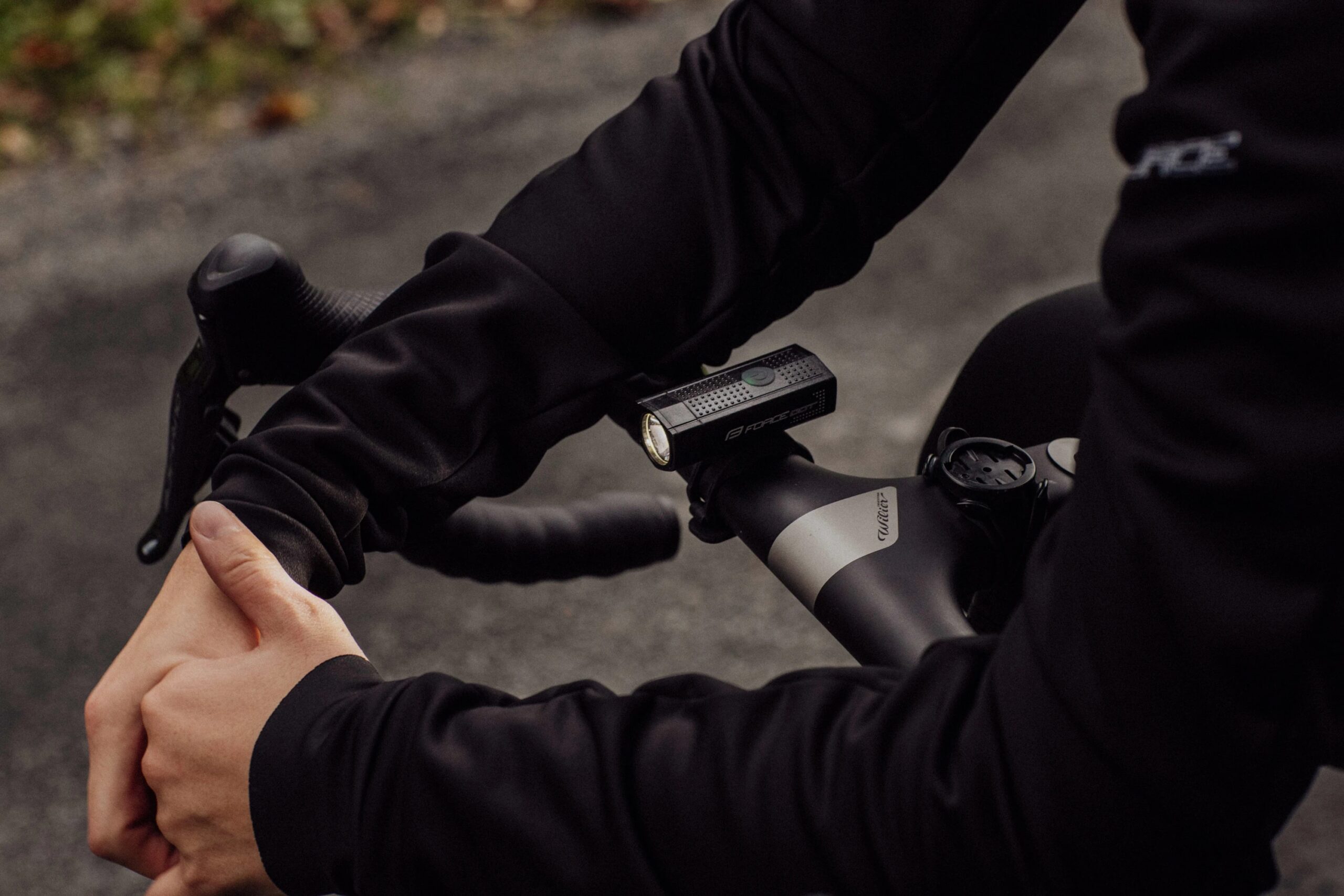 světlo přední FORCE DOT 300LM USB, černé - Obrázek 6