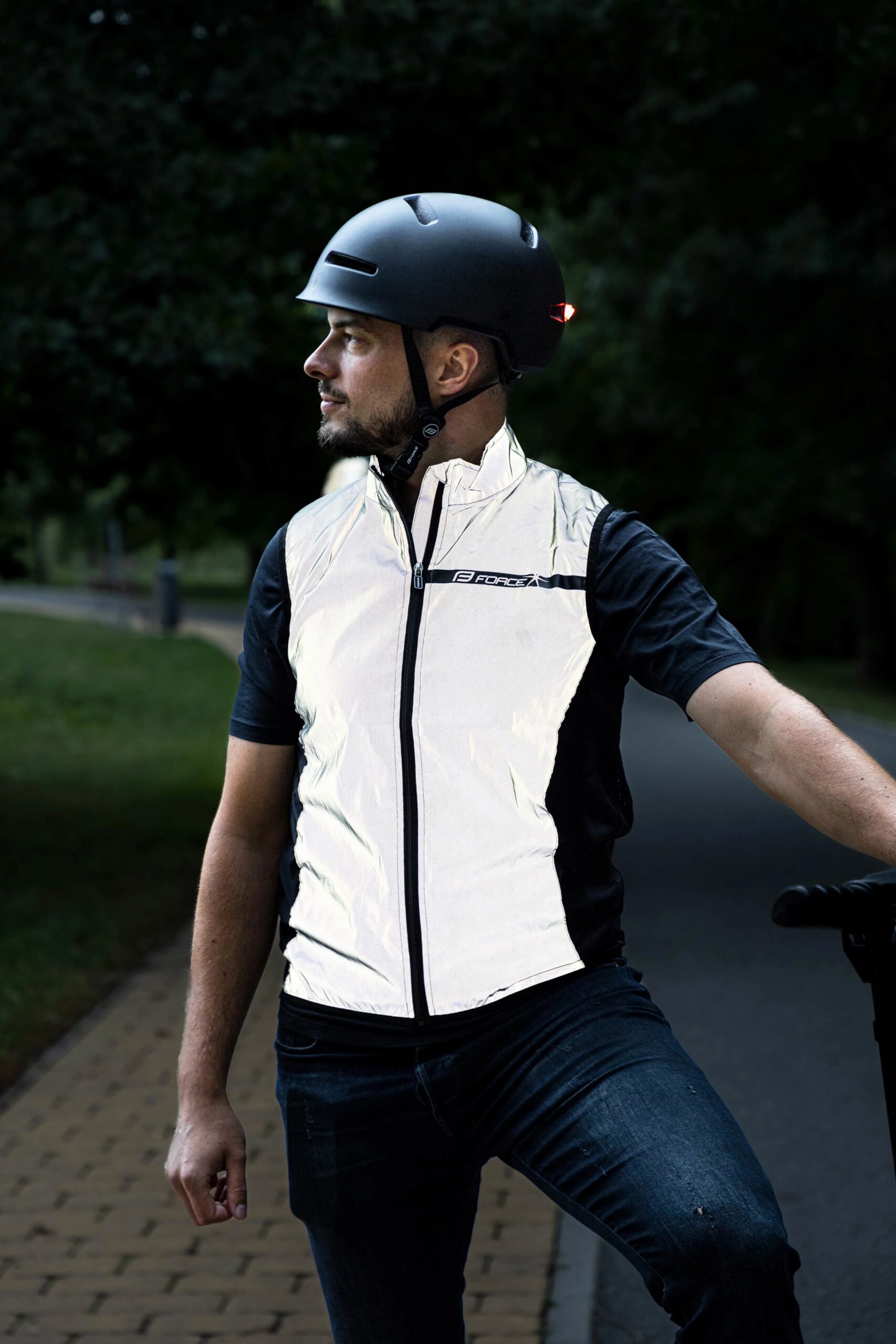 vesta FORCE FLASH, plná záda, celoreflexní M - Obrázek 4