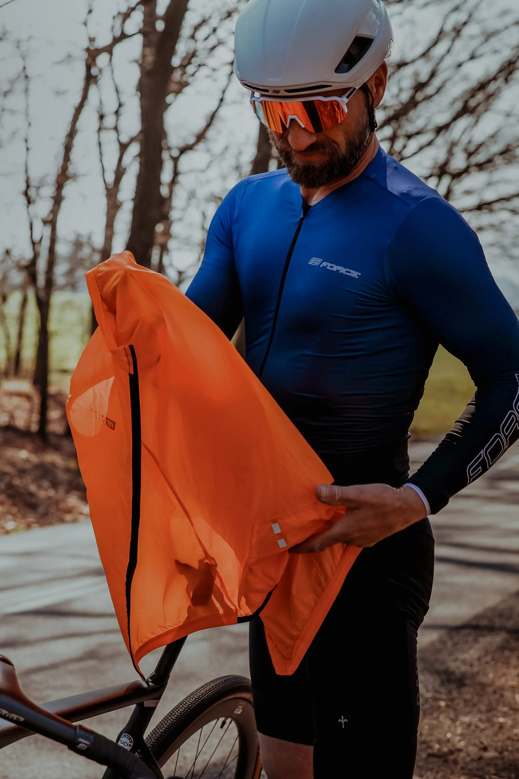 vesta FORCE WINDPRO, plná záda, oranžová - Obrázek 5